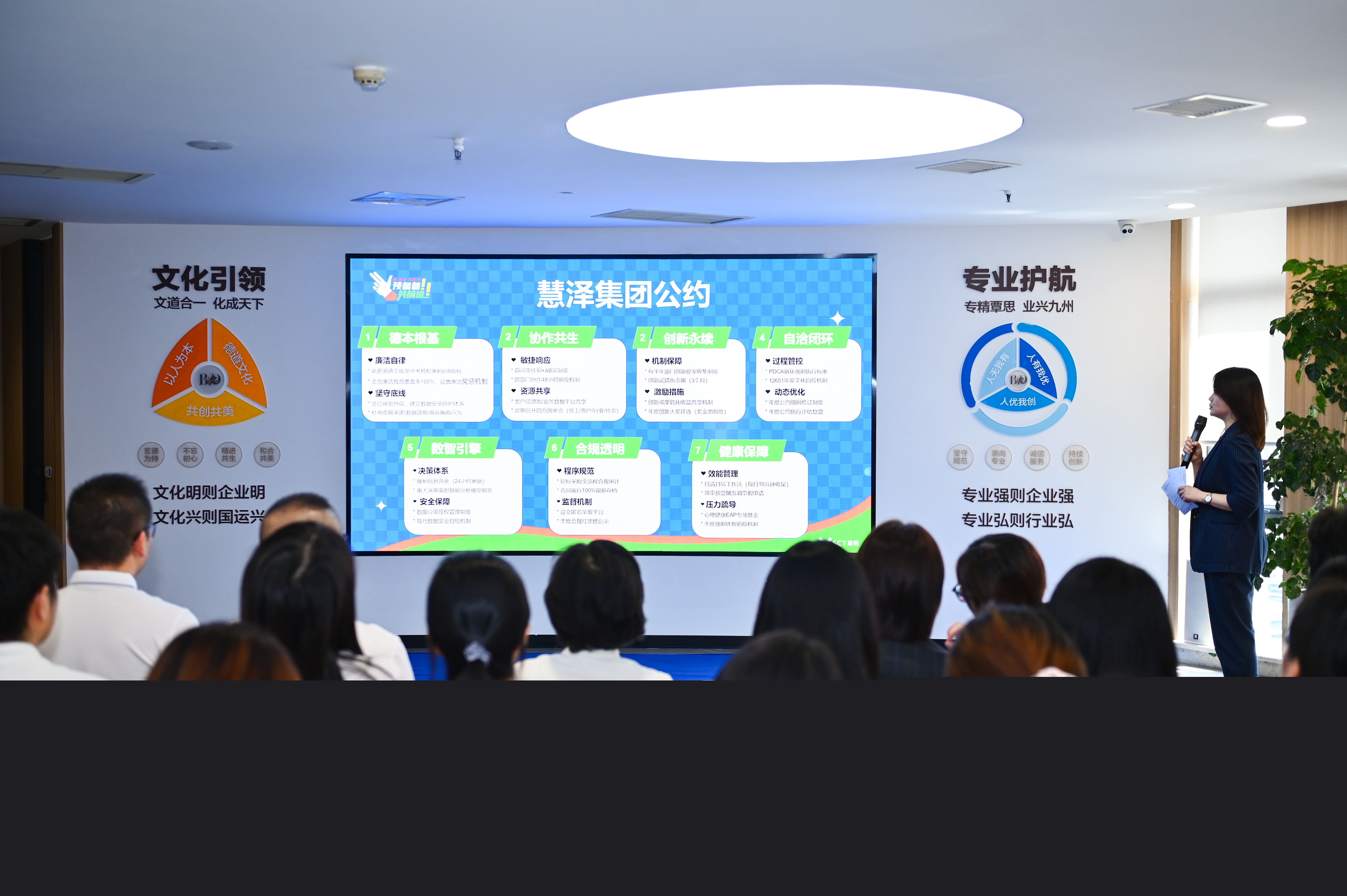 “預(yù)備備,共前進”——川招23周年慶圓滿舉行 “預(yù)備備,共前進”——川招23周年慶圓滿舉行